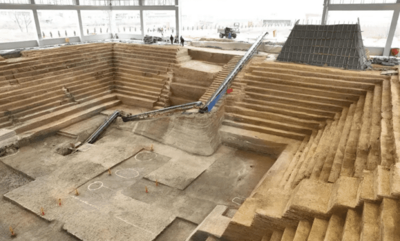A look down into the central tomb of Wuwangdun.